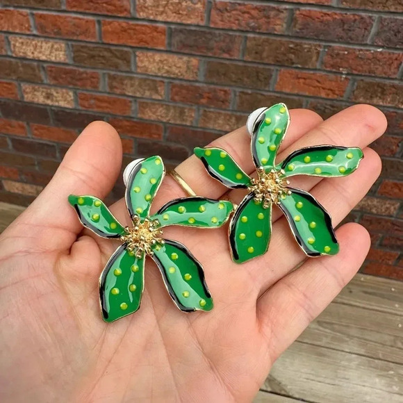 Green Dot Flower Earrings - Picture 4 of 6